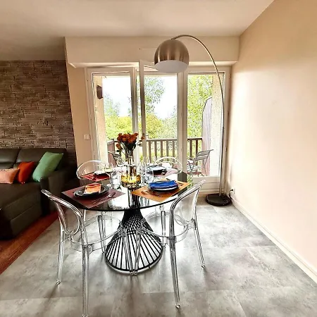 Le Prisme Apartment *