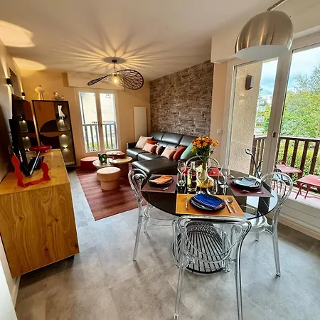 Le Prisme Apartment *